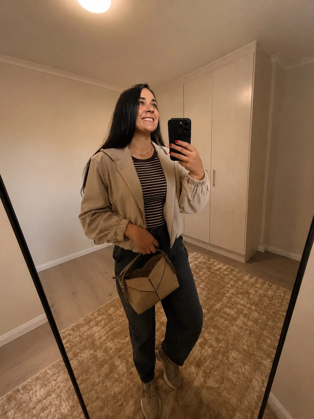 Neutral autumn outfit with suede bag